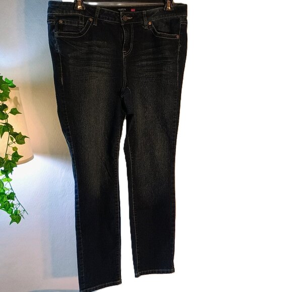 EUC: Torrid Sze 18S  Dark Wash Denim Jeans - Picture 1 of 3